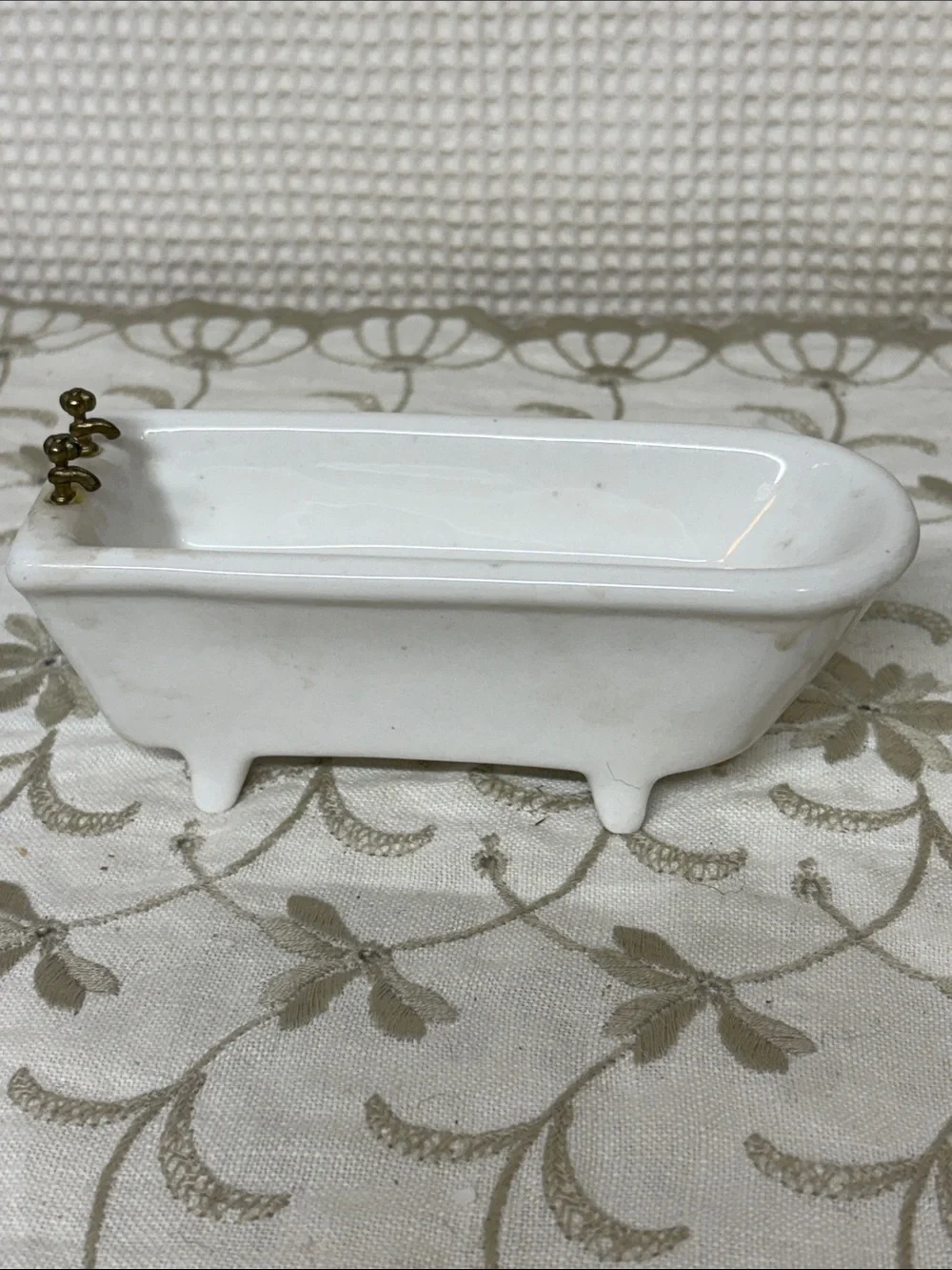 Dollhouse bathroom/bedroom furniture